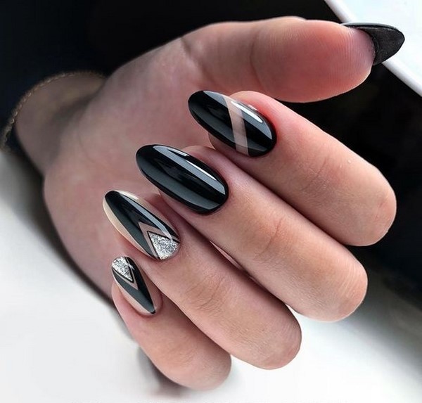 Modny ciemny manicure 2024-2025 - najlepsze trendy na zdjęciu