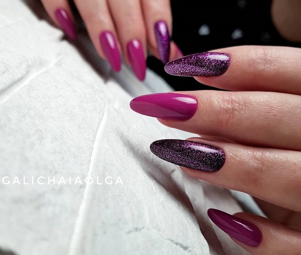 Modny ciemny manicure 2024-2025 - najlepsze trendy na zdjęciu