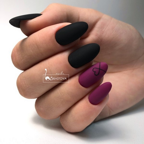 Modny ciemny manicure 2024-2025 - najlepsze trendy na zdjęciu