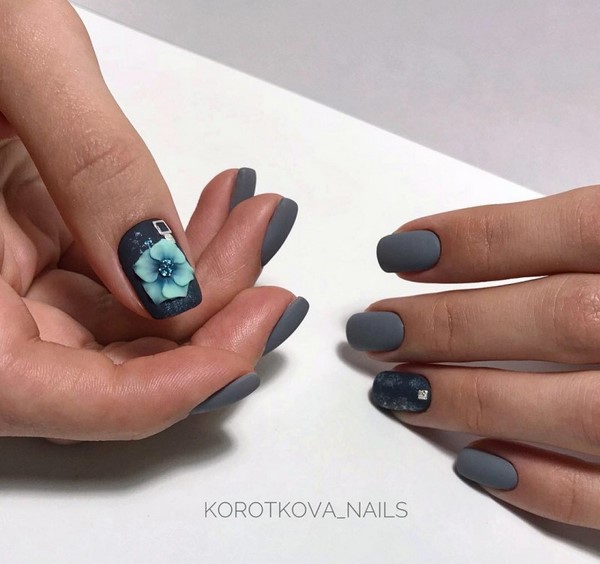 Modny ciemny manicure 2024-2025 - najlepsze trendy na zdjęciu