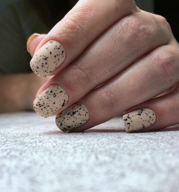 50 odcieni beżu ... - nowe trendy manicure beżowego 2024-2025 na każdy gust