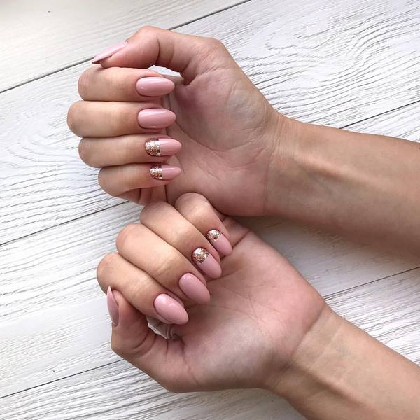 Manicure bulan menawan 2024-2025: gaya baru dan jenis reka bentuk kuku dengan lubang