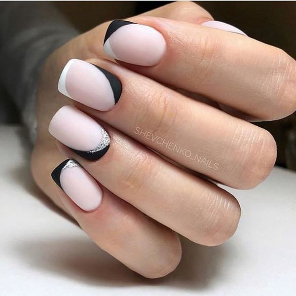 Manicure bulan menawan 2024-2025: gaya baru dan jenis reka bentuk kuku dengan lubang