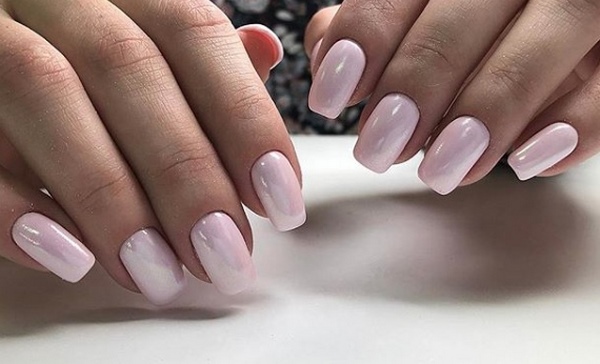 Modne pomysły na neutralny manicure 2024-2025: najnowsze wiadomości i najlepsze zdjęcia