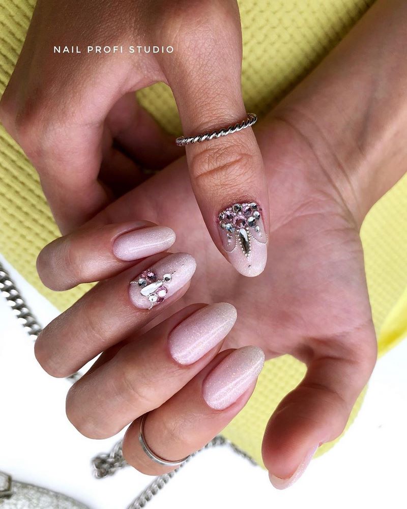 Gagasan TOP-10 manicure graduation 2024-2025: manicure hebat pada pengijazahan - foto