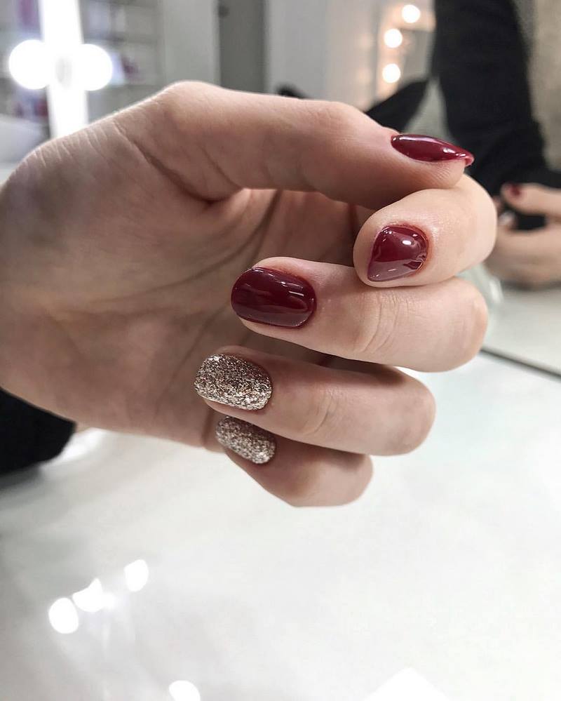 Manicure burgundy menawan 2024-2025 dalam teknik dan gaya baru