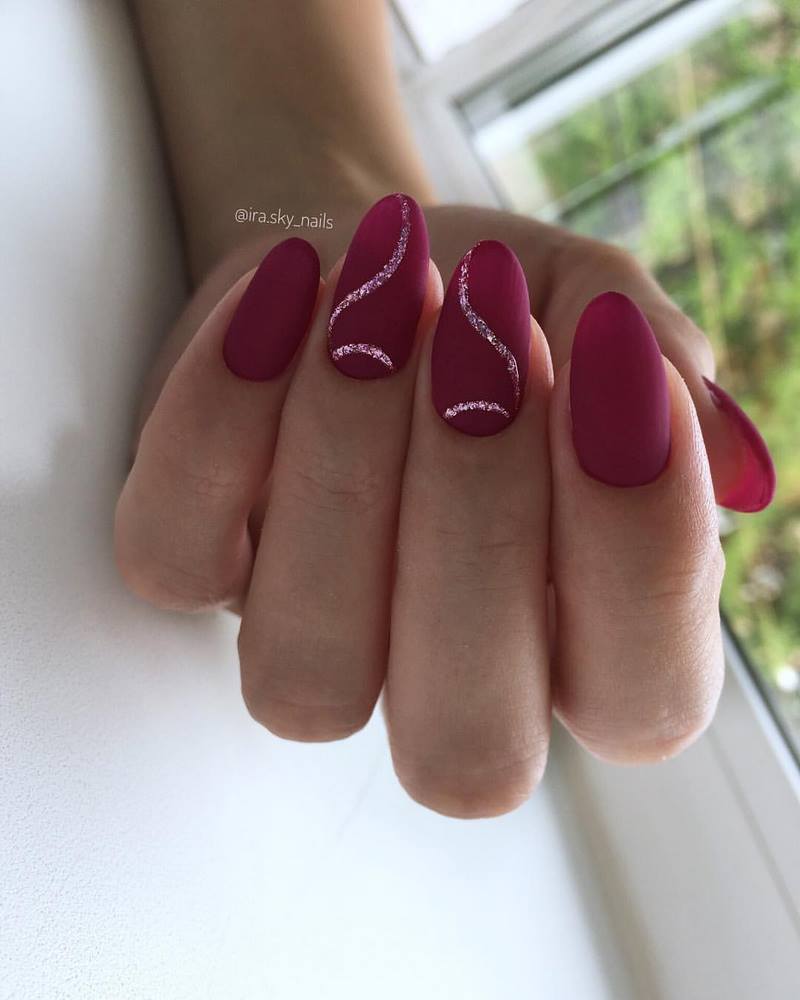 Manicure burgundy menawan 2024-2025 dalam teknik dan gaya baru