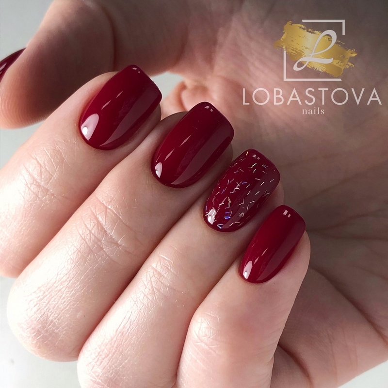 Manicure burgundy menawan 2024-2025 dalam teknik dan gaya baru