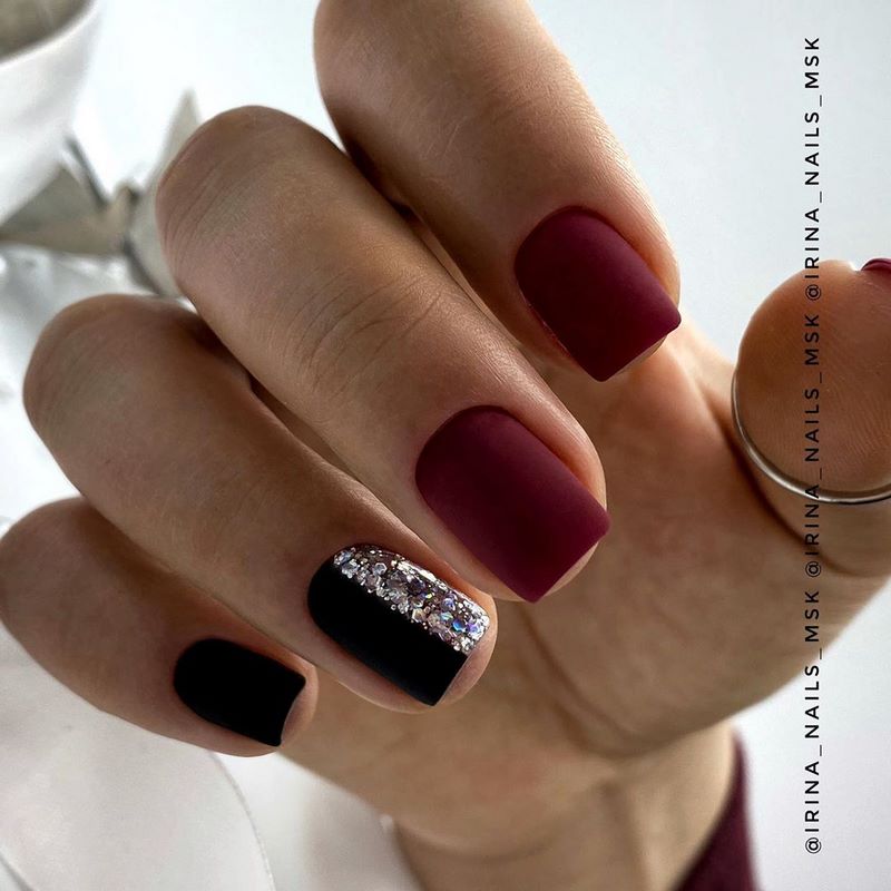 Manicure burgundy menawan 2024-2025 dalam teknik dan gaya baru