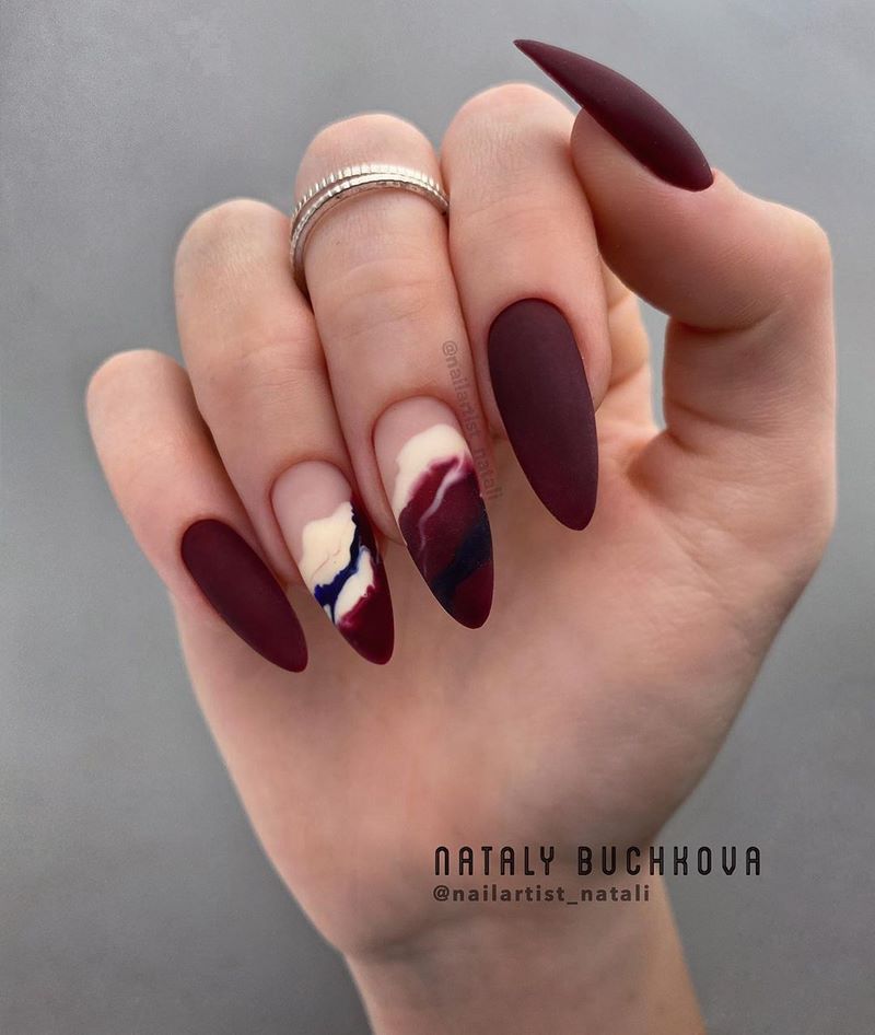 Manicure burgundy menawan 2024-2025 dalam teknik dan gaya baru