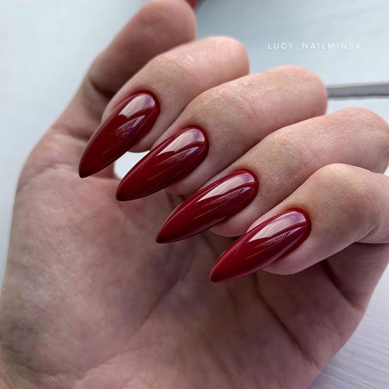 Manicure burgundy menawan 2024-2025 dalam teknik dan gaya baru