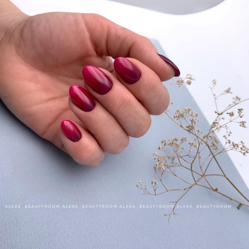 Manicure burgundy menawan 2024-2025 dalam teknik dan gaya baru