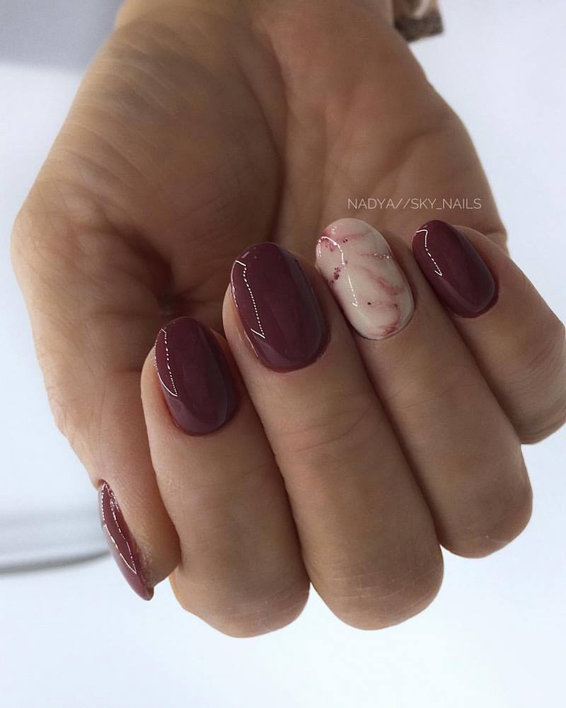 Manicure burgundy menawan 2024-2025 dalam teknik dan gaya baru