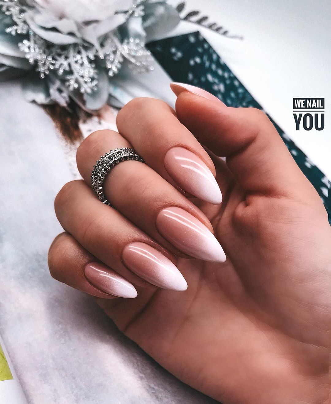 Trend manicure yang paling indah di musim 2024-2025: produk baru terbaik, idea terbaik dalam foto