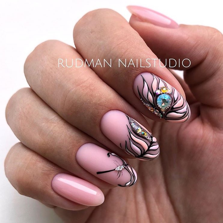 Trend manicure yang paling indah di musim 2024-2025: produk baru terbaik, idea terbaik dalam foto