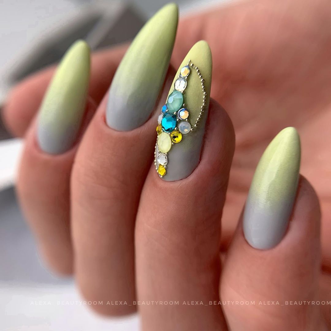 Trend manicure yang paling indah di musim 2024-2025: produk baru terbaik, idea terbaik dalam foto