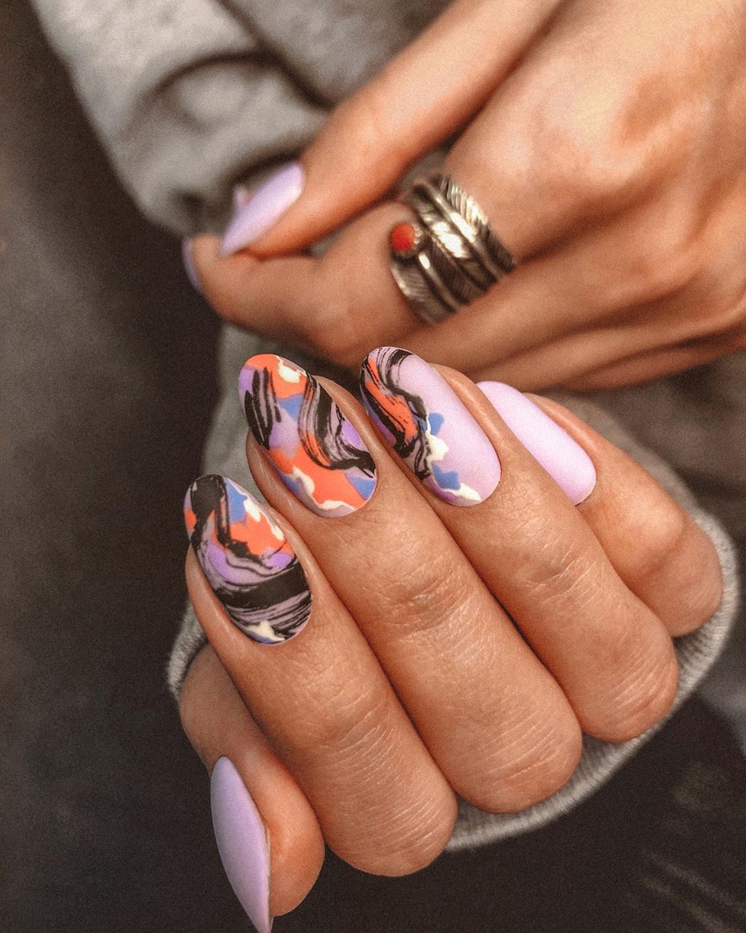 Trend manicure yang paling indah di musim 2024-2025: produk baru terbaik, idea terbaik dalam foto