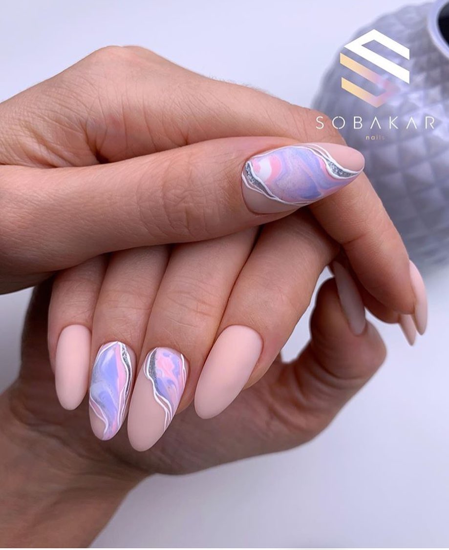 Trend manicure yang paling indah di musim 2024-2025: produk baru terbaik, idea terbaik dalam foto