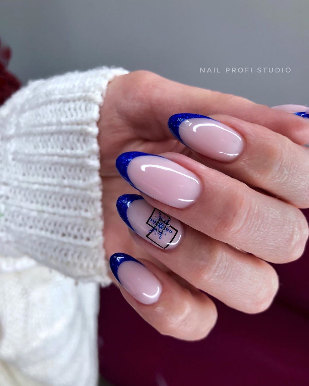 Trend manicure yang paling indah di musim 2024-2025: produk baru terbaik, idea terbaik dalam foto