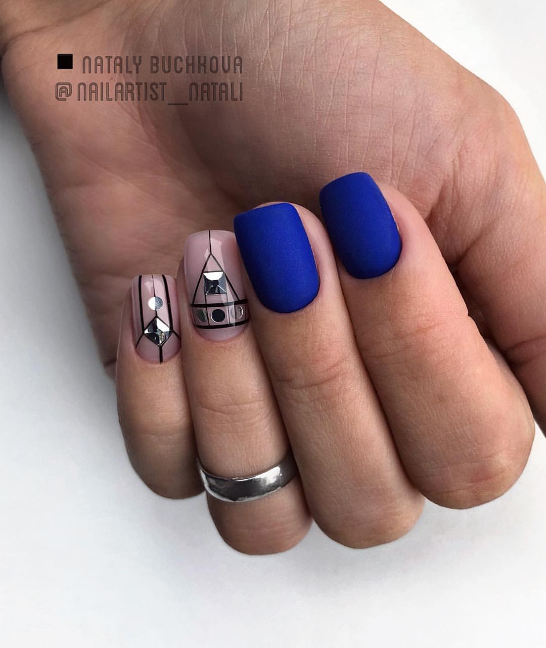 Manicure biru bergaya 2024-2025: idea, berita, trend - foto