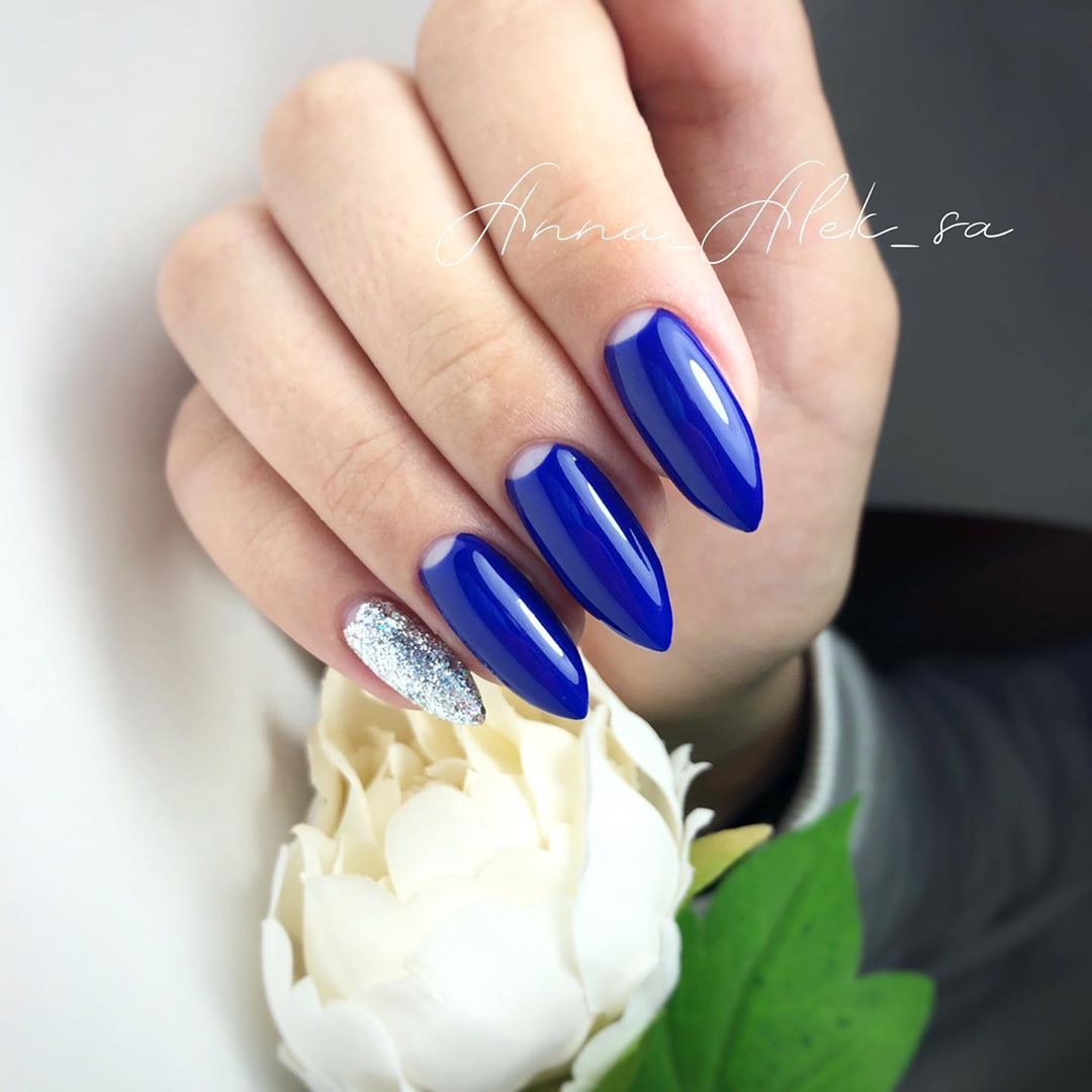 Manicure biru bergaya 2024-2025: idea, berita, trend - foto