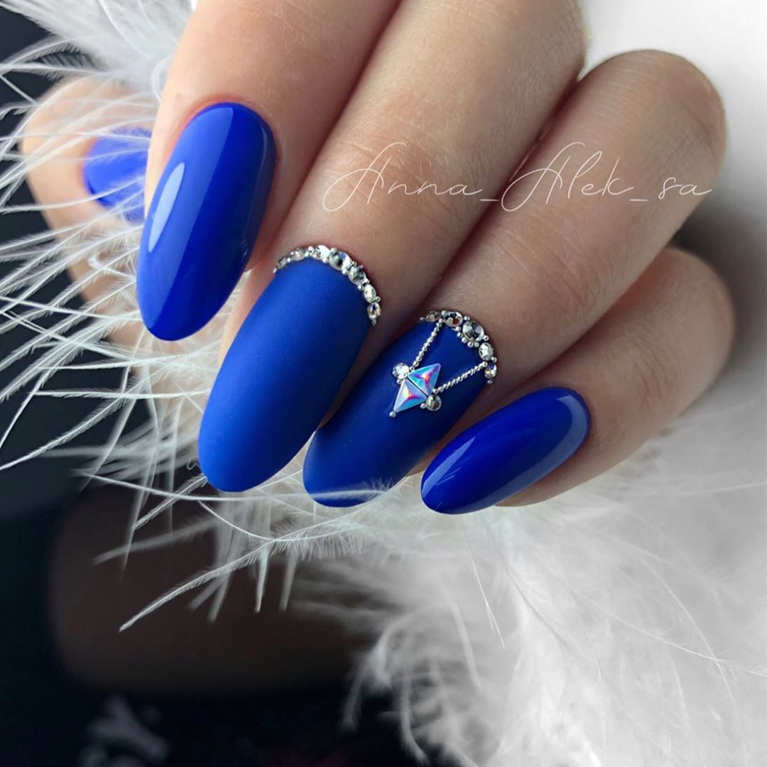 Manicure biru bergaya 2024-2025: idea, berita, trend - foto