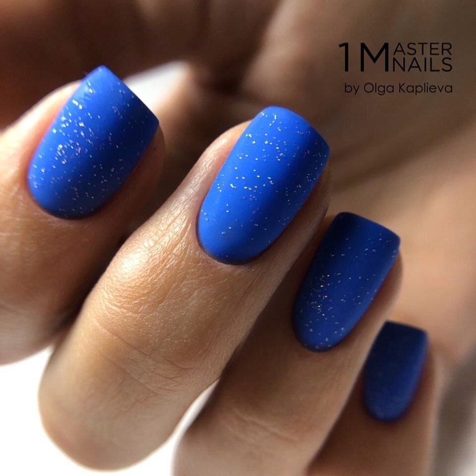 Manicure biru bergaya 2024-2025: idea, berita, trend - foto