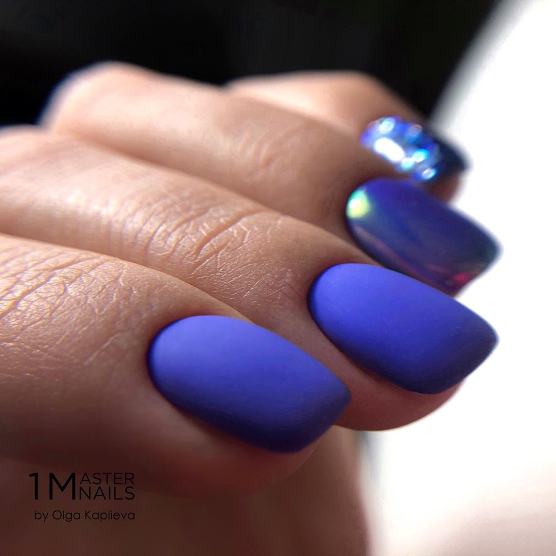 Manicure biru bergaya 2024-2025: idea, berita, trend - foto