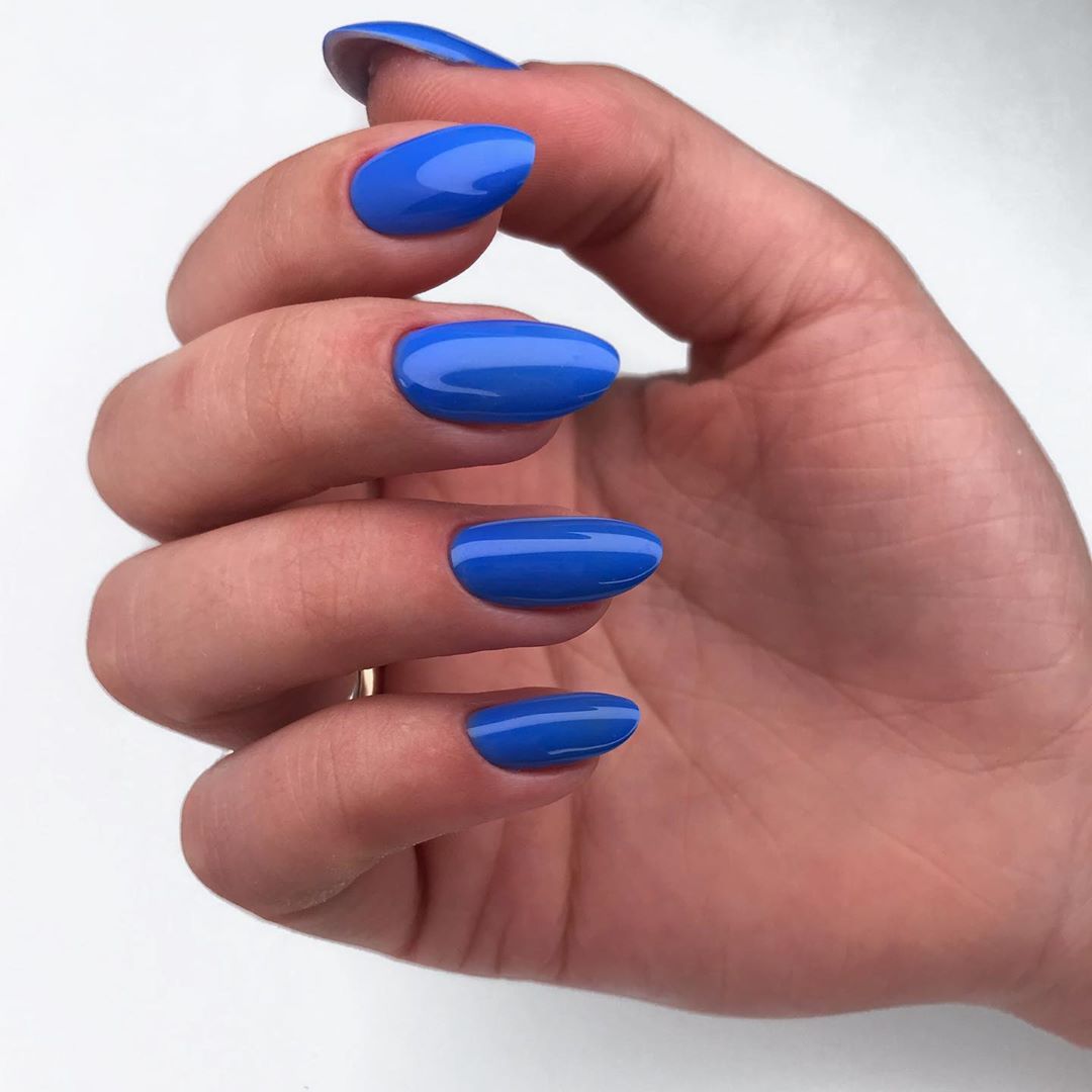 Manicure biru bergaya 2024-2025: idea, berita, trend - foto