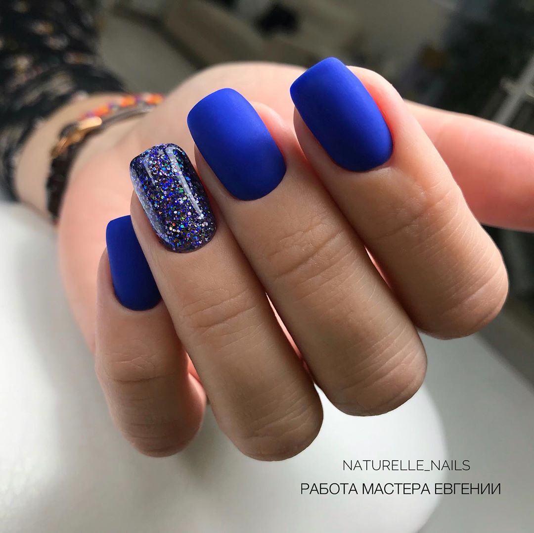 Manicure biru bergaya 2024-2025: idea, berita, trend - foto