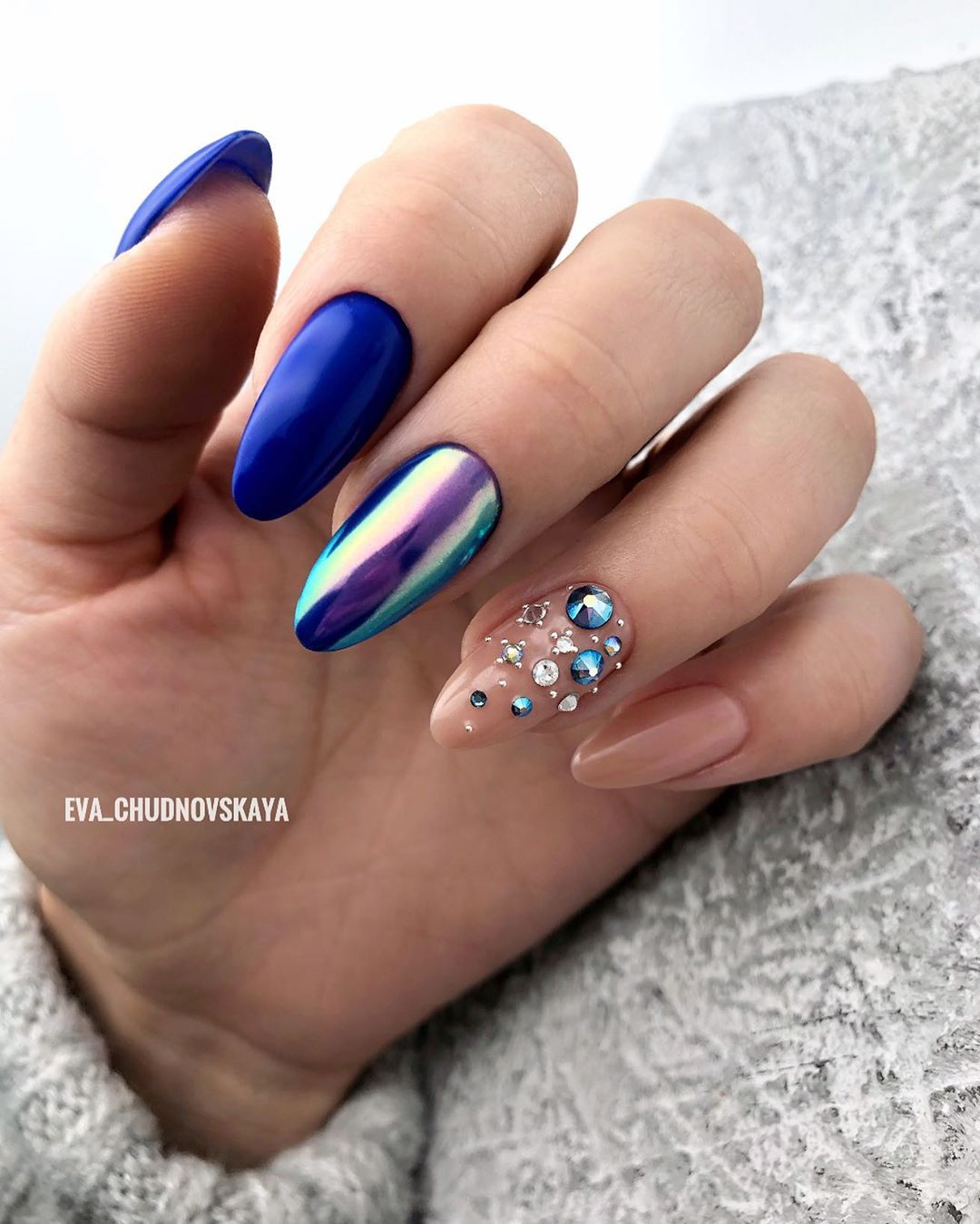 Manicure biru bergaya 2024-2025: idea, berita, trend - foto