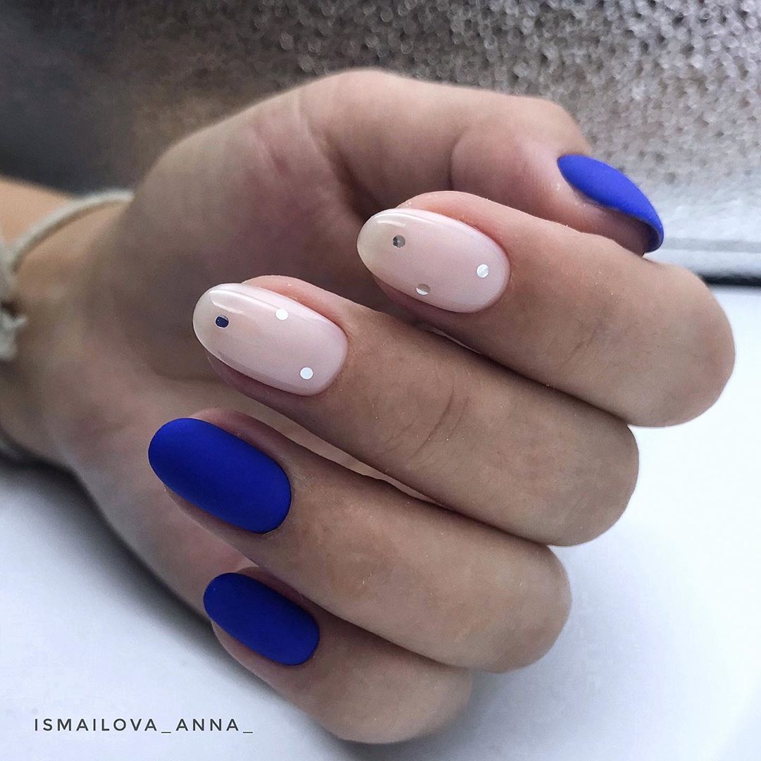 Manicure biru bergaya 2024-2025: idea, berita, trend - foto