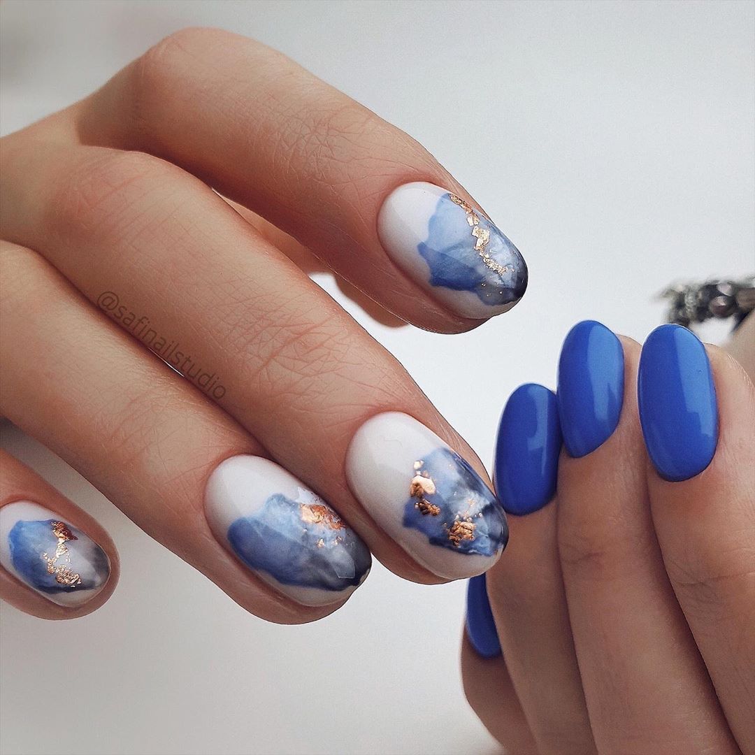 Manicure biru bergaya 2024-2025: idea, berita, trend - foto