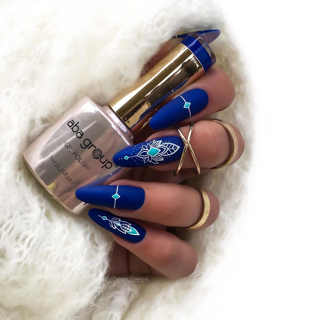 Manicure biru bergaya 2024-2025: idea, berita, trend - foto