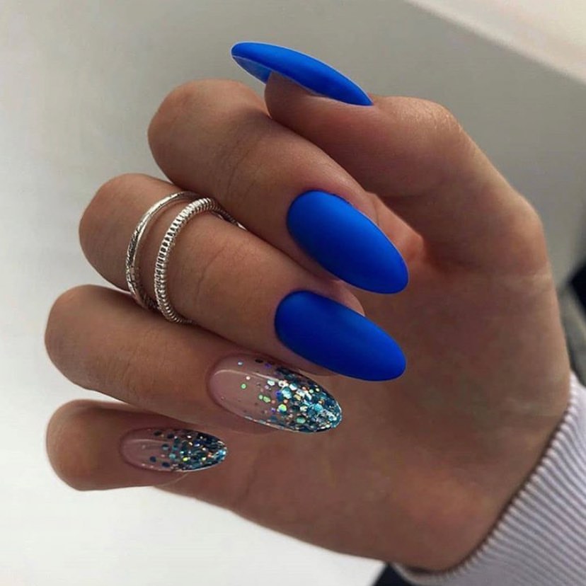 Manicure biru bergaya 2024-2025: idea, berita, trend - foto