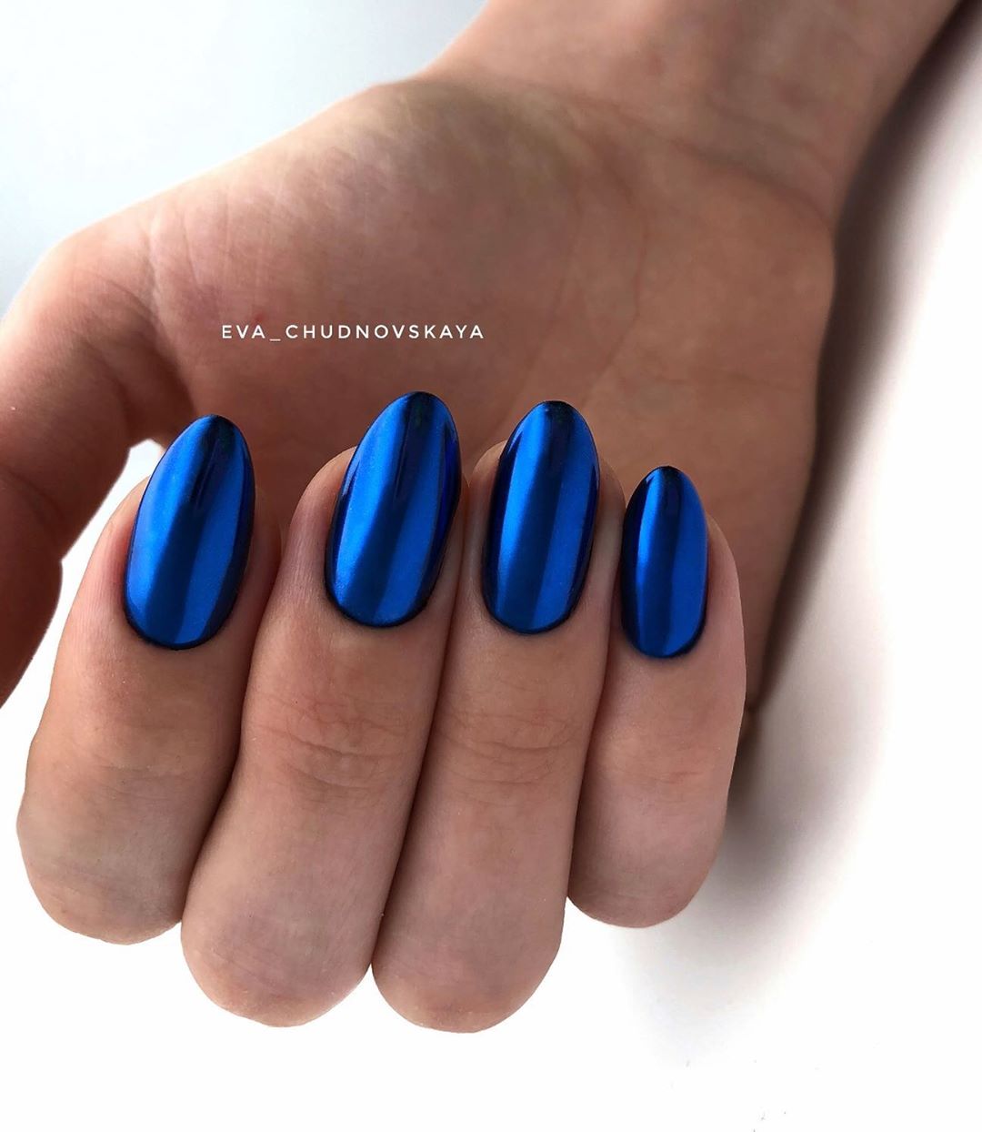 Manicure biru bergaya 2024-2025: idea, berita, trend - foto