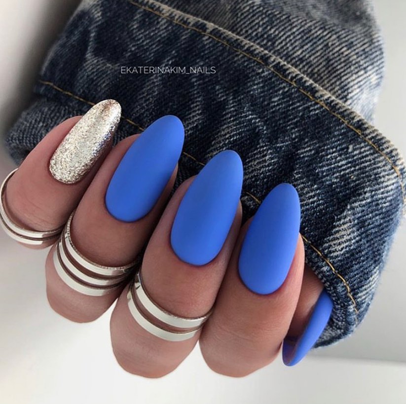 Manicure biru bergaya 2024-2025: idea, berita, trend - foto